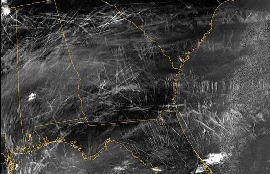 Imagens de sat&eacute;lite mostram marcas deixadas no c&eacute;u do sul dos EUA