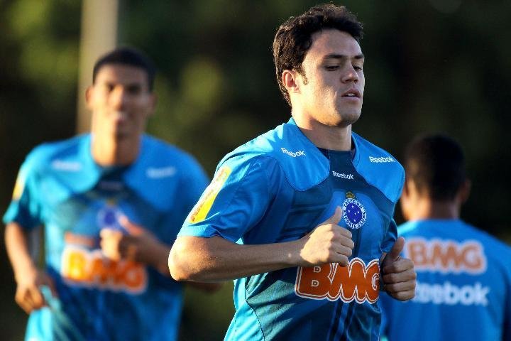 Cruzeiro confirma acerto de Kleber com o Palmeiras