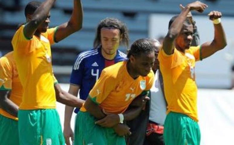 Costa do Marfim bate Jap&atilde;o, mas Drogba se contunde