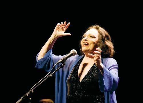Bibi Ferreira participa do anivers&aacute;rio do Teatro do Bourbon Country