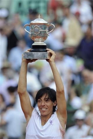 Schiavone bate Stosur e &eacute; campe&atilde; em Roland Garros