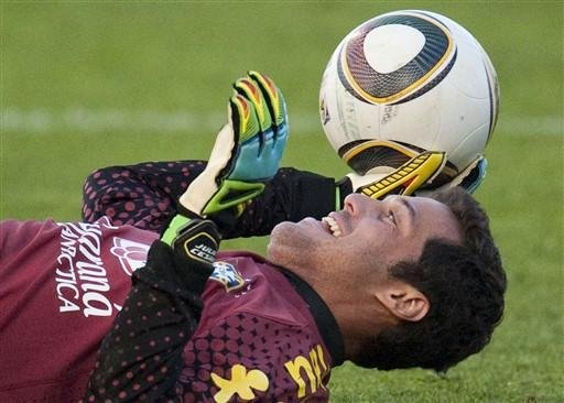 Atletas brasileiros admitem temer les&atilde;o antes da Copa
