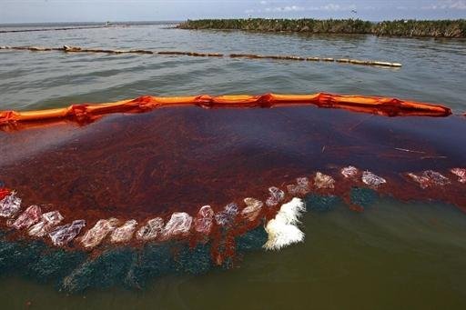 BP diz recuperar grande parte do petr&oacute;leo, mas mancha se dispersa no Golfo do M&eacute;xico