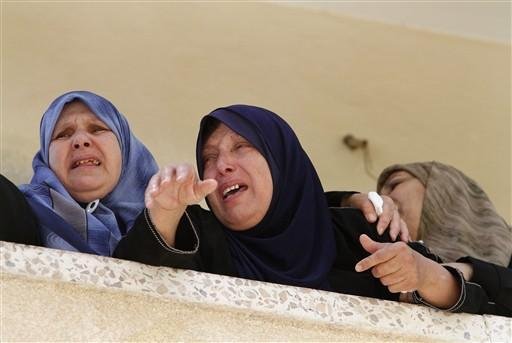 Palestinas choram mortes em ataque a barco