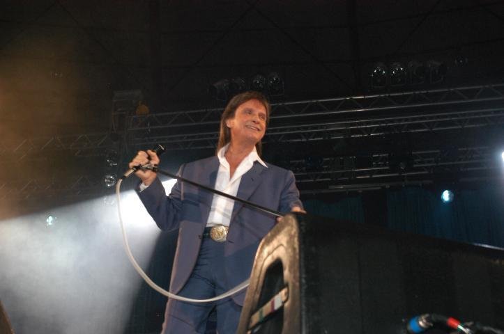 Roberto Carlos faz show no Dia dos Namorados