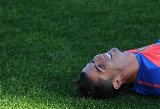 A presen&ccedil;a de Cristiano Ronaldo atrai milhares de torcedores durante o treino de Portugal