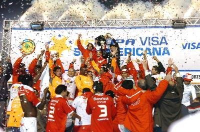 Inter comemora tr&ecirc;s anos da conquista da Tr&iacute;plice Coroa