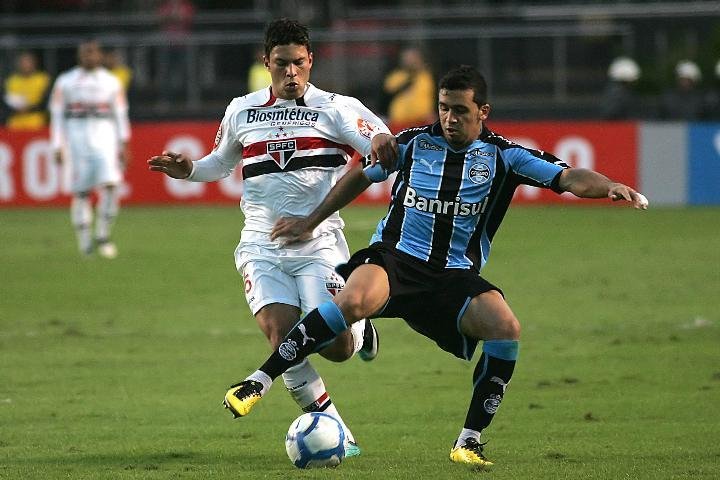 O Gr&ecirc;mio de Edilson (foto) foi derrotado pelo S&atilde;o Paulo no &uacute;ltimo domingo