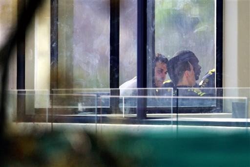 O goleiro Julio C&eacute;sar e o zagueiro L&uacute;cio no hotel da Sele&ccedil;&atilde;o