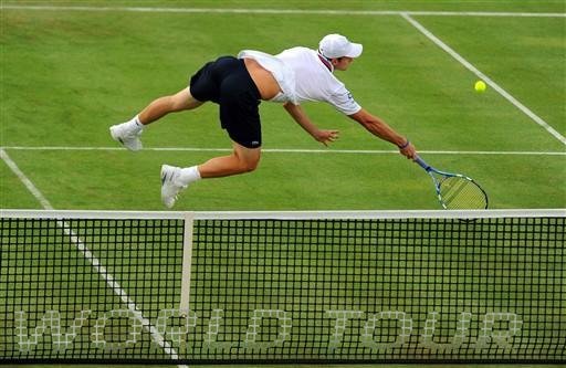 o americano Andy Roddick n&atilde;o deu chances ao russo Igor Kunitsyn e venceu por 6/2 e 6/1, em apenas 50 minutos