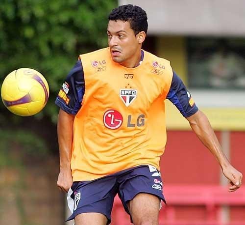Amizade entre Silas e &Eacute;der Lu&iacute;s pode influenciar negocia&ccedil;&atilde;o