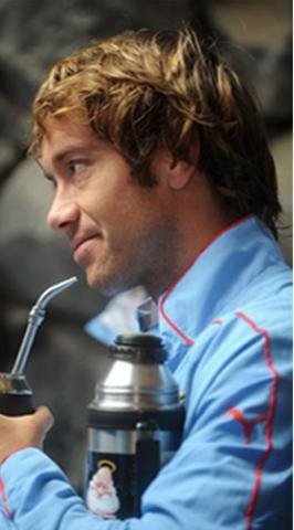 Diego Lugano est&aacute; confirmado na sele&ccedil;&atilde;o do Uruguai para enfrentar a Fran&ccedil;a