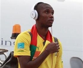 Eto`o chegou na &Aacute;frica do Sul sem falar com jornalistas 