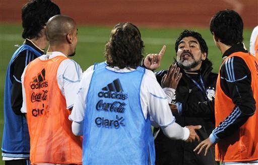 Maradona deve escalar a Argentina no 3-4-3 contra Nig&eacute;ria