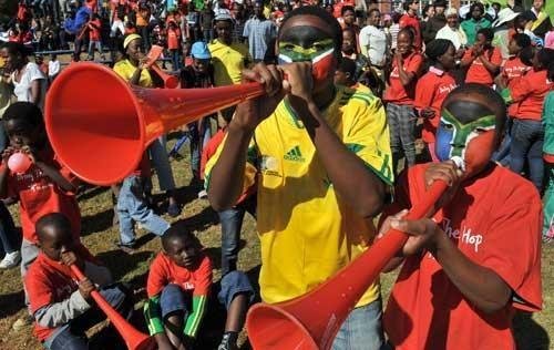 Mais de 200 mil torcedores foram &agrave;s ruas ontem para saudar a sele&ccedil;&atilde;o sul-africana &agrave;s v&eacute;speras do in&iacute;cio da primeira copa na &Aacute;frica