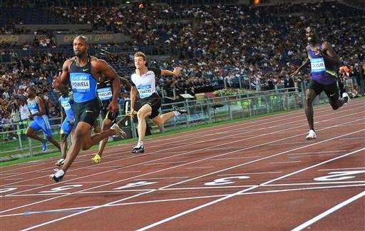Asafa Powell faz a melhor marca do ano nos 100m rasos