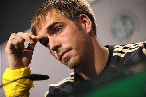 Lahm minimiza juventude e elogia elenco da Alemanha