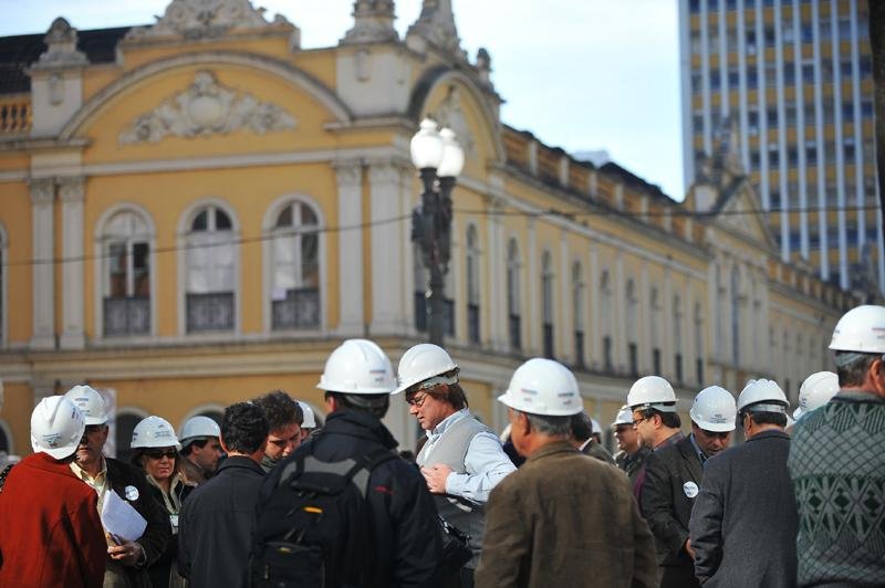 Manifesta&ccedil;&atilde;o contou com a presen&ccedil;a de engenheiros, arquitetos, agr&ocirc;nomos, ge&oacute;logos e ge&oacute;grafos da Prefeitura