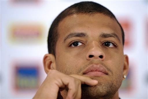 Felipe Melo admite preocupa&ccedil;&atilde;o com faltas e cart&otilde;es