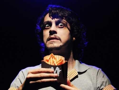 Ap&oacute;s sete anos, Camilo de L&eacute;lis retorna a Porto Alegre com a pe&ccedil;a Milkshakespeare