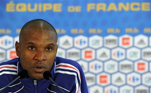 Abidal reclama de cr&iacute;ticas de ministro franc&ecirc;s
