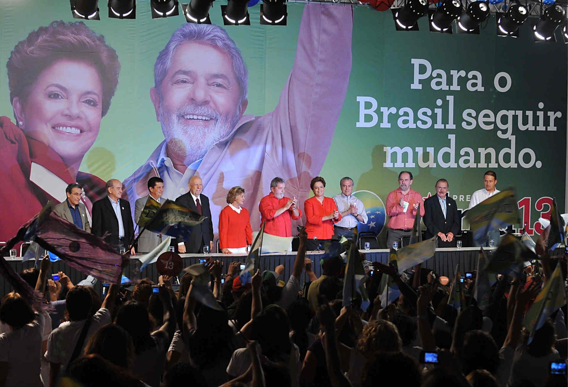 Lula rebate cr&iacute;ticas de Serra em conven&ccedil;&atilde;o do PT