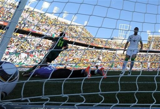 Goleiro Chaouchi falhou no gol da Eslov&ecirc;nia