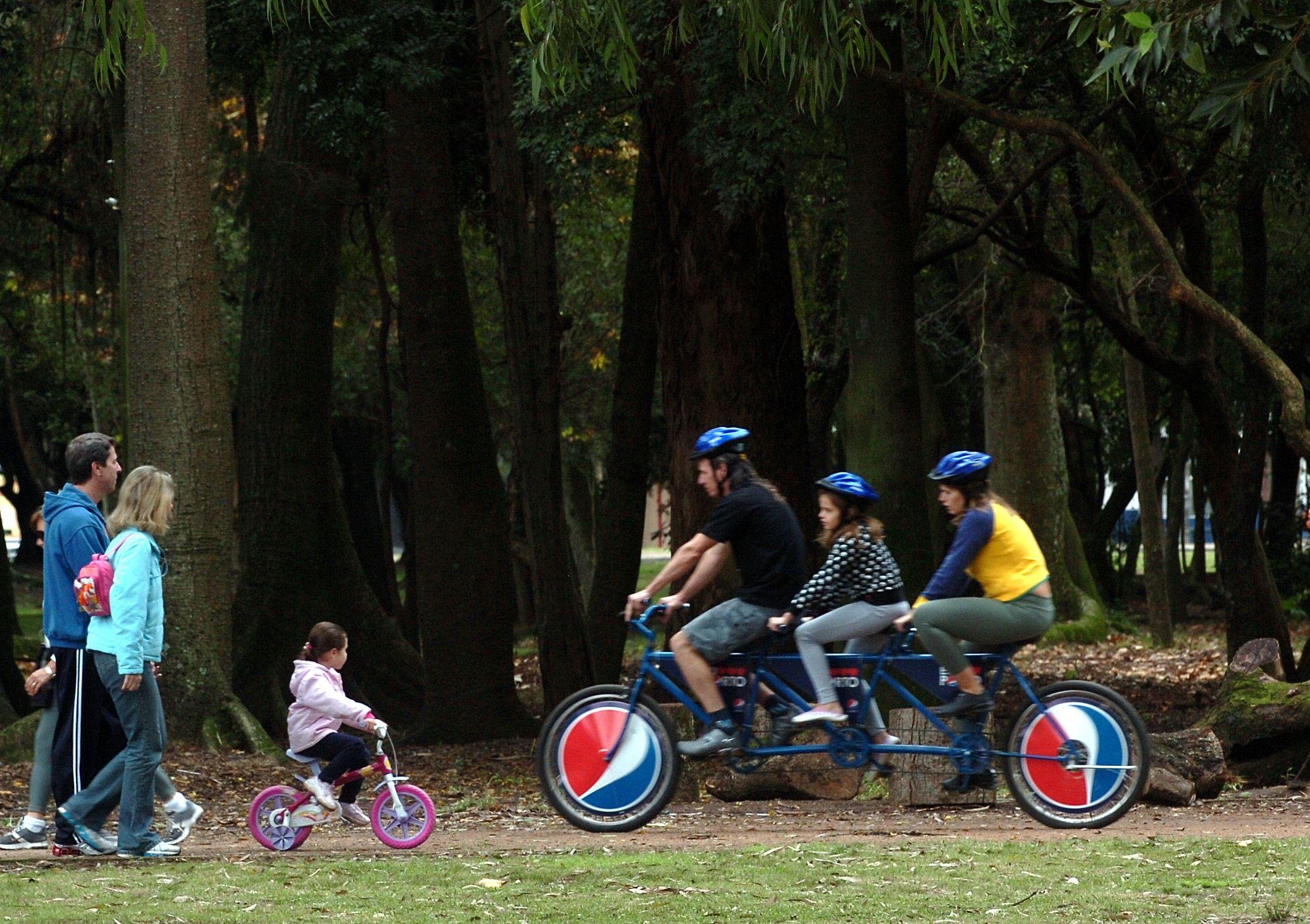 Porto-alegrenses aproveitaram para praticar esportes em parques da cidade