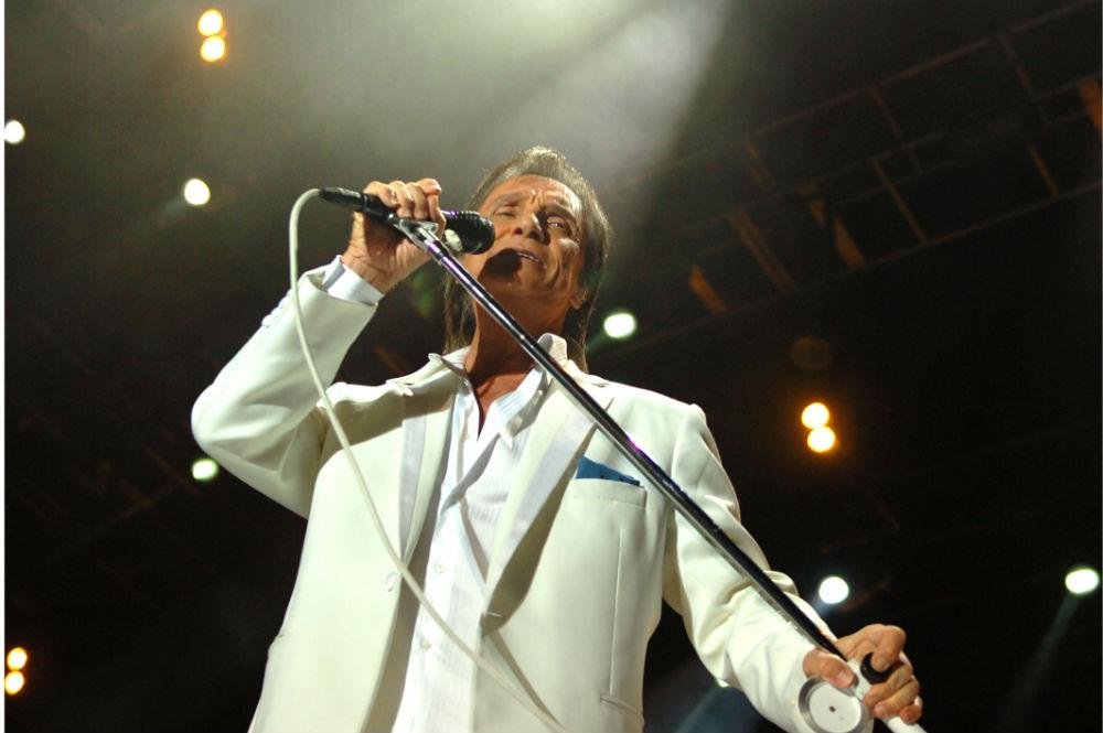 Roberto Carlos cantou em seu palco no Gigantinho nesse s&aacute;bado, no Dia dos Namorados, em Porto Alegre