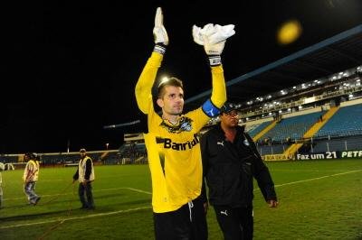 Vender goleiro n&atilde;o traria tanto retorno ao Gr&ecirc;mio, diz dirigente 