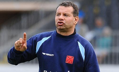 Internautas criticam contrata&ccedil;&atilde;o de Celso Roth 