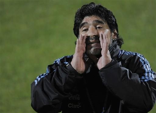 Maradona foi alvo de cr&iacute;ticas de Pel&eacute;