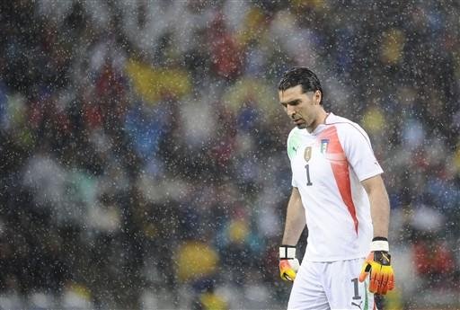 Buffon minimiza dores e quer jogar pr&oacute;xima partida