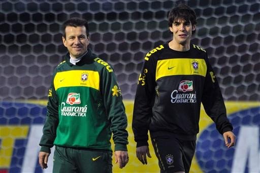 Sele&ccedil;&atilde;o de Dunga e Kak&aacute; estreia contra a Coreia do Norte &agrave;s 15h30min