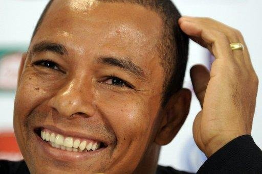 Gilberto Silva pede aten&ccedil;&atilde;o para o Brasil na estreia