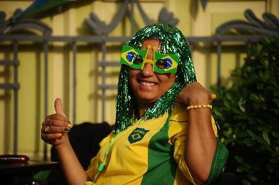 Peruca e &oacute;culos fizeram parte dos adere&ccedil;os