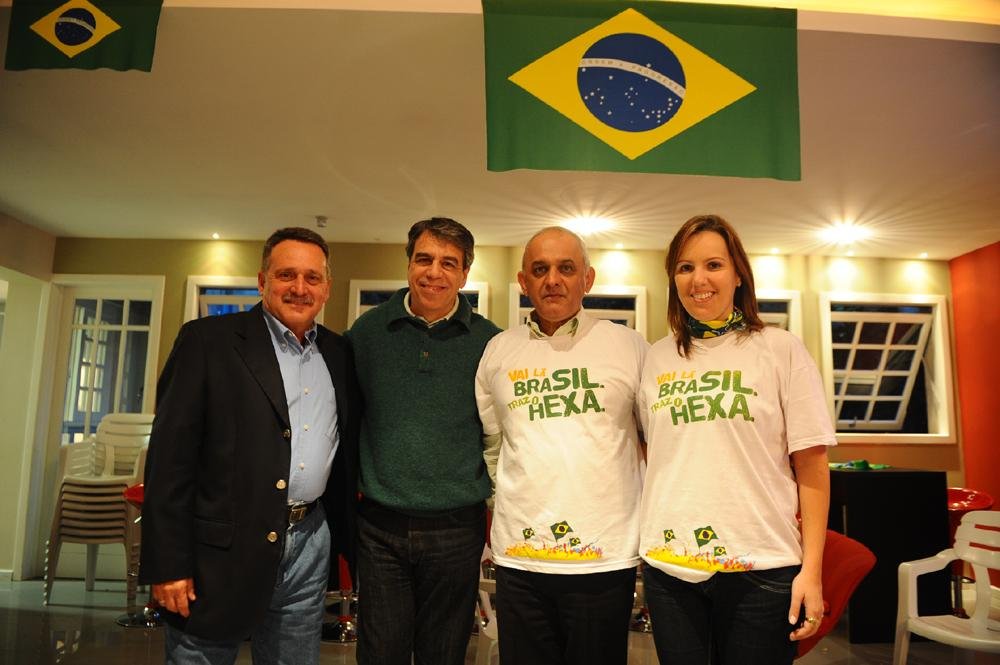 Representantes e convidados acompanharam partida de estreia do Brasil na sede da Recsul