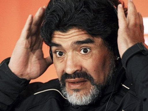 Maradona ignora Platini e manda Pel&eacute; ao museu