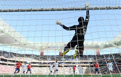 Goleiro de Honduras manteve baixa m&eacute;dia de gols da Copa ao impedir goleada do Chile