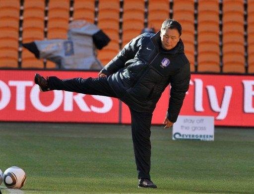 Em resposta a Maradona, t&eacute;cnico sul-coreano diz jogar futebol, n&atilde;o taekwondo