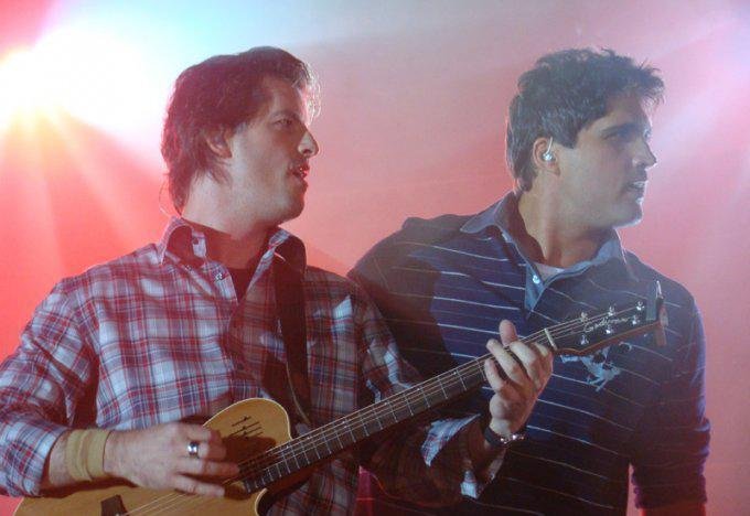 Sertanejo universit&aacute;rio de Victor & Leo chega &agrave; Capital 