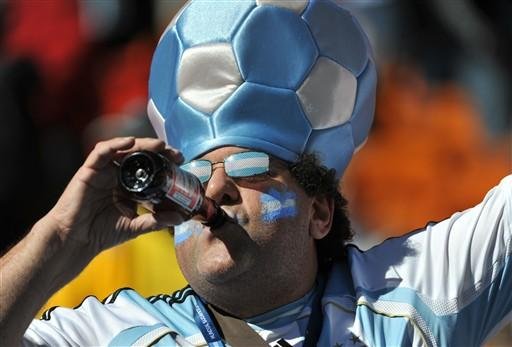 Torcida da Argentina presente no est&aacute;dio Soccer City