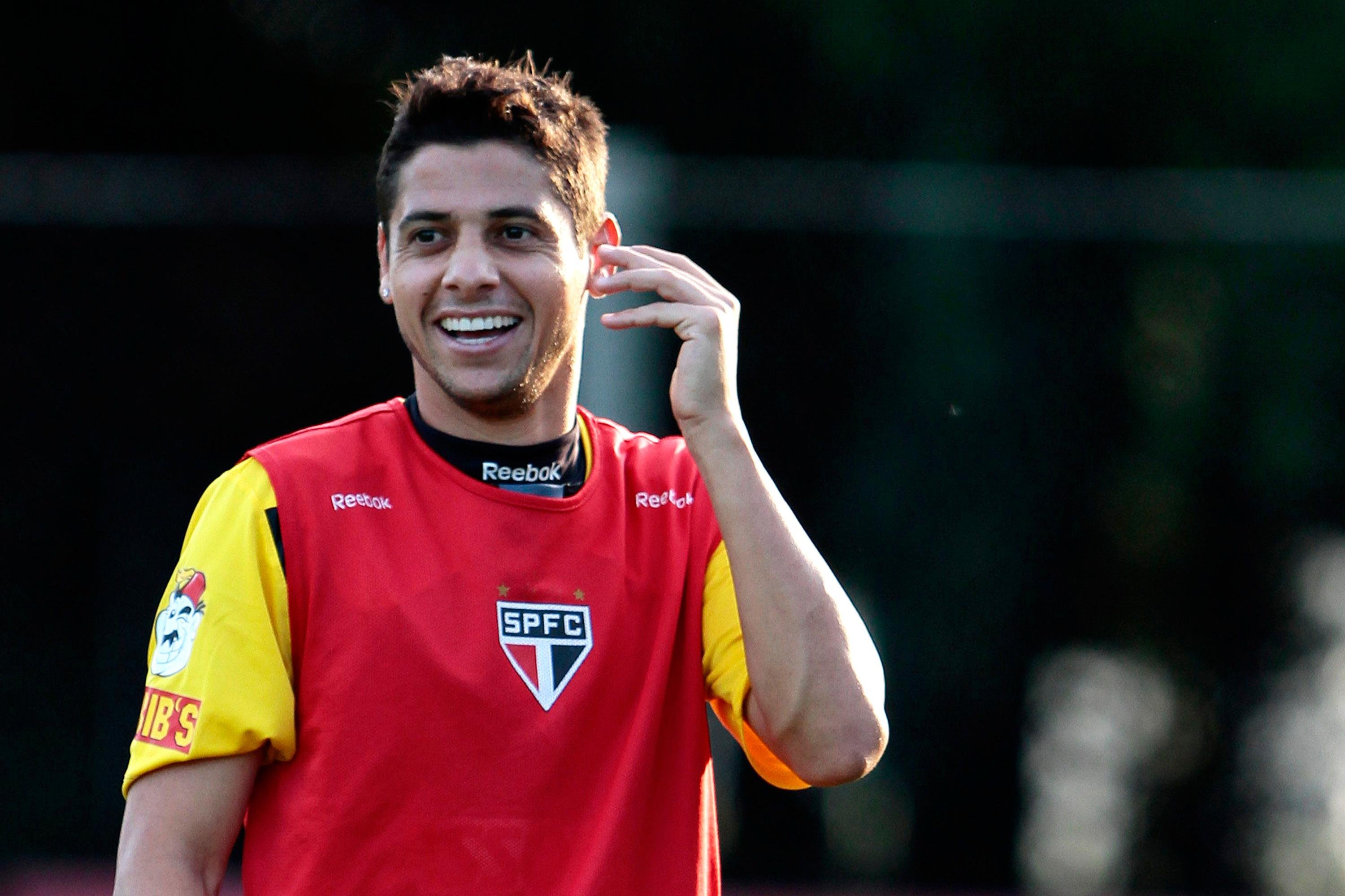 Cicinho &eacute; absolvido no STJD e pode atuar pelo Brasileiro