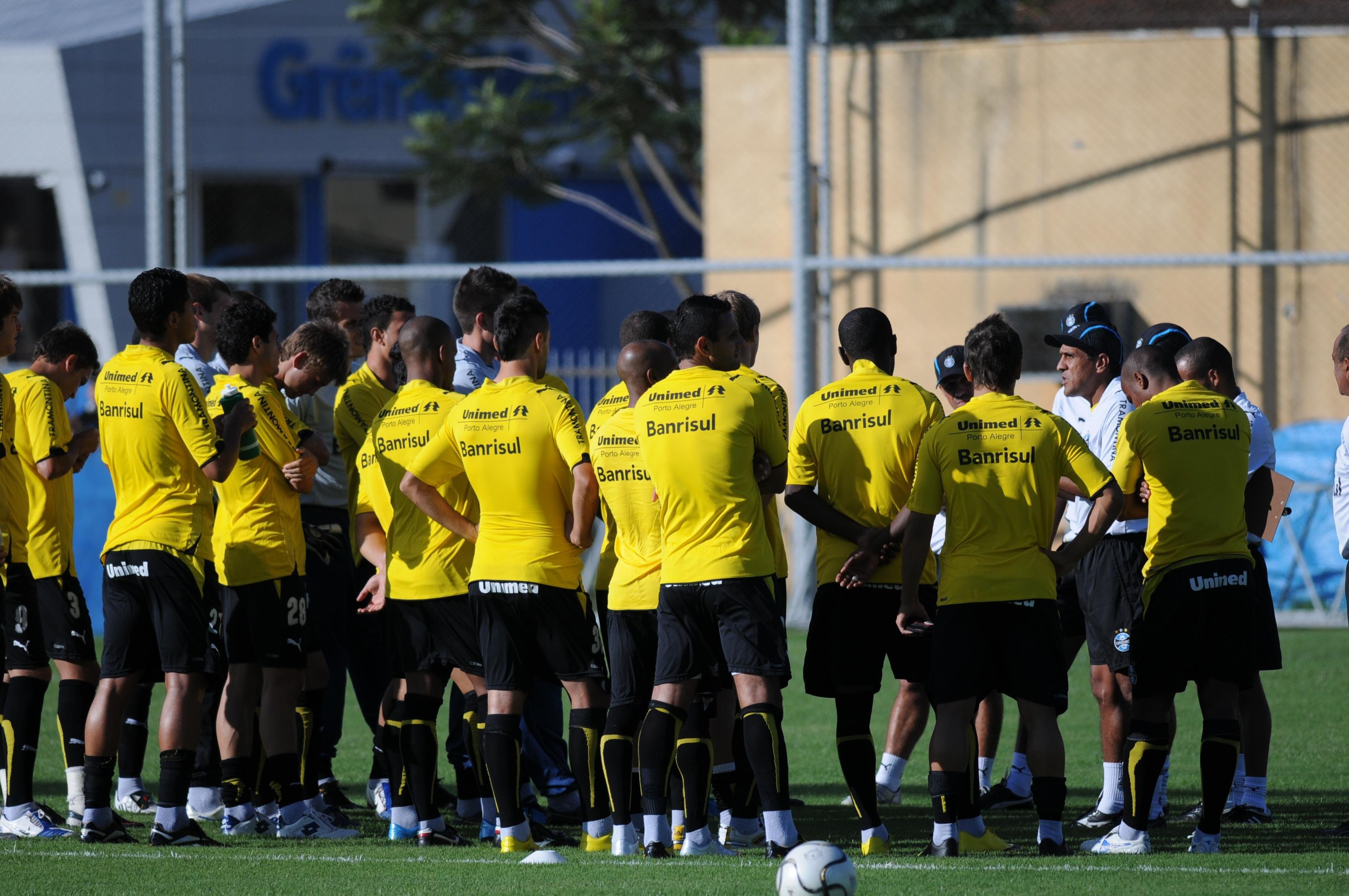 Gr&ecirc;mio viaja a Florian&oacute;polis para participar de torneio 