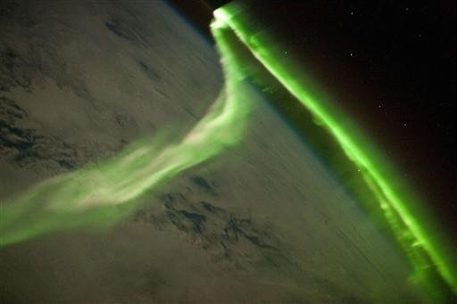 Nasa divulga imagem de Aurora Boreal sendo atingida por tempestade 
