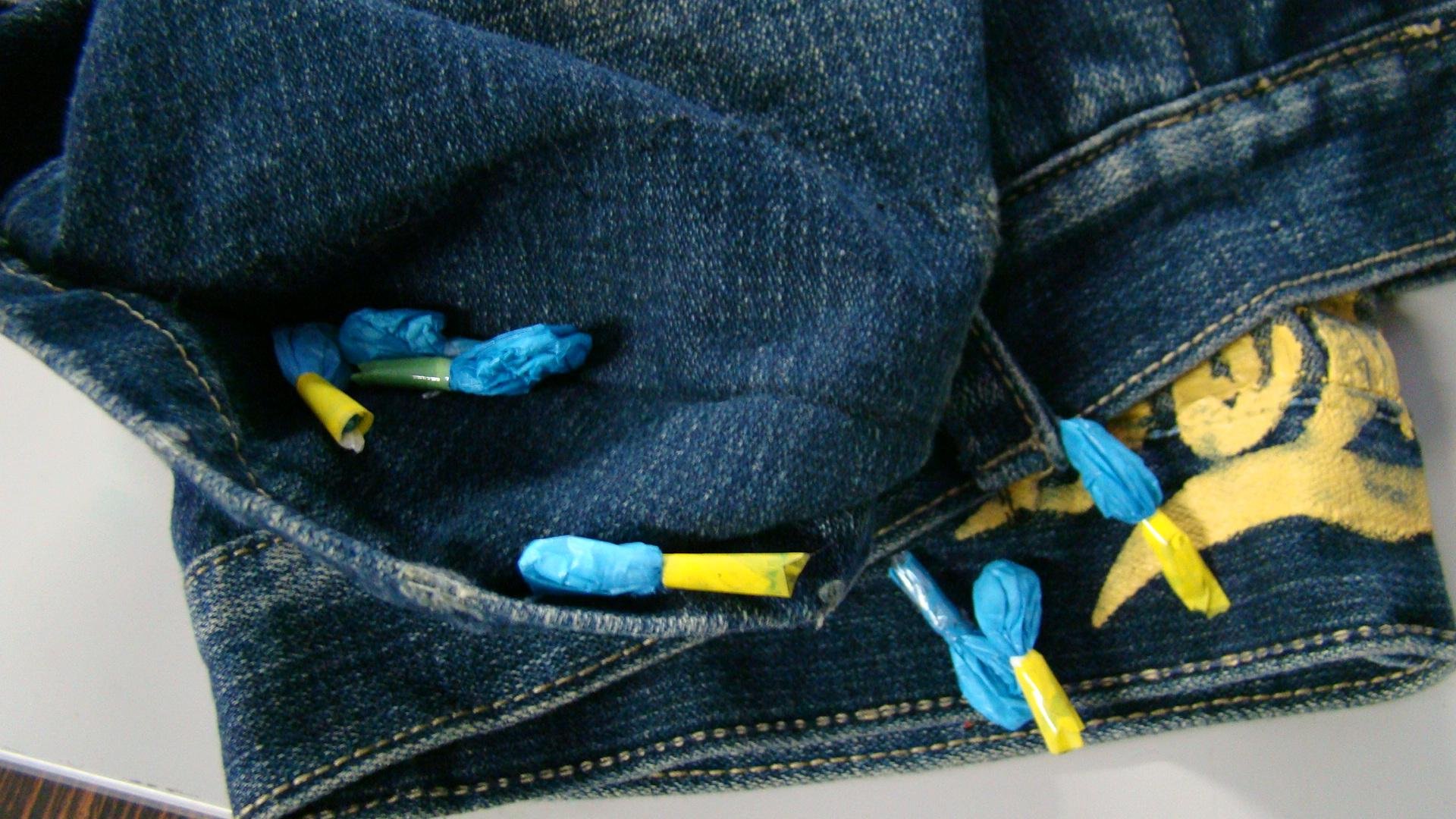 Homem &eacute; preso com coca&iacute;na em barra de cal&ccedil;a em Viam&atilde;o