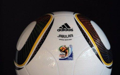 Adidas quer faturar R$ 3,3 bilh&otilde;es em 2010