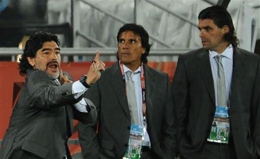 Maradona diz que cr&iacute;ticos deveriam pedir desculpas
