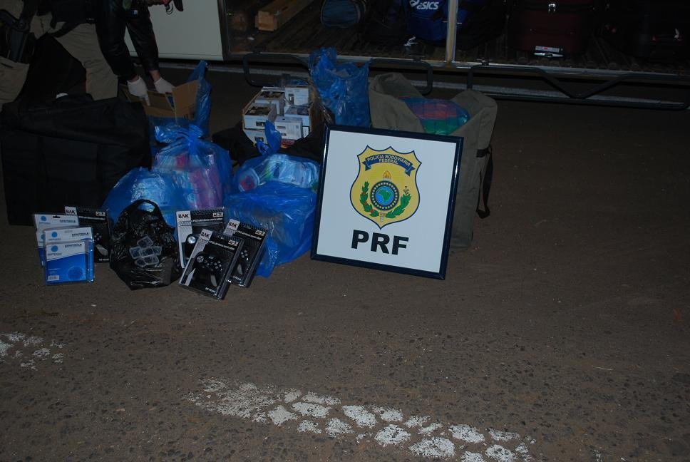 Mercadorias apreendidas na BR-386, em Lajeado