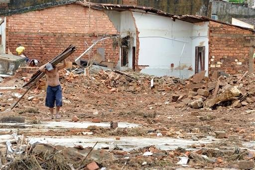 Governantes do Nordeste pedem apoio log&iacute;stico ao governo federal para resgatar v&iacute;timas